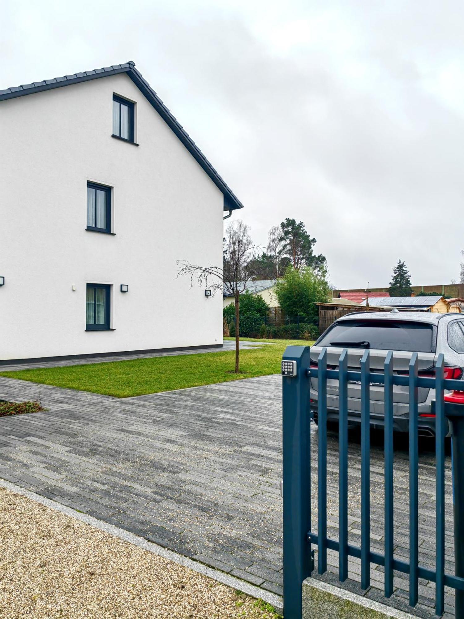 בירקנוורדר Bohnapartments Luxury Villa Berlin - 210Qm - Wintergarten - Kamin - 4 Kostenlose Parkplaetze - 6 Schlafzimmer - Neubau - Luxusausstattung מראה חיצוני תמונה