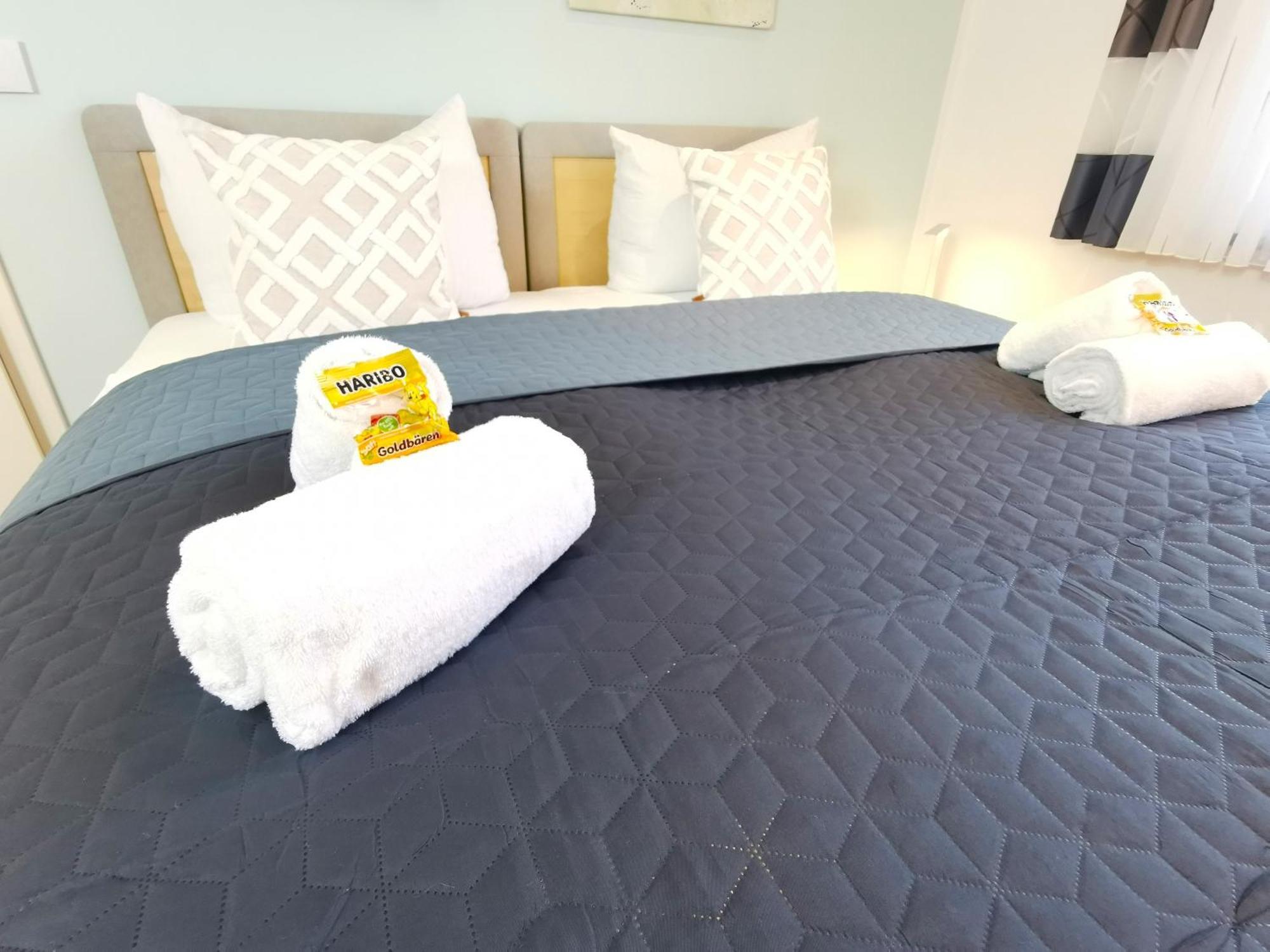 בירקנוורדר Bohnapartments Luxury Villa Berlin - 210Qm - Wintergarten - Kamin - 4 Kostenlose Parkplaetze - 6 Schlafzimmer - Neubau - Luxusausstattung מראה חיצוני תמונה