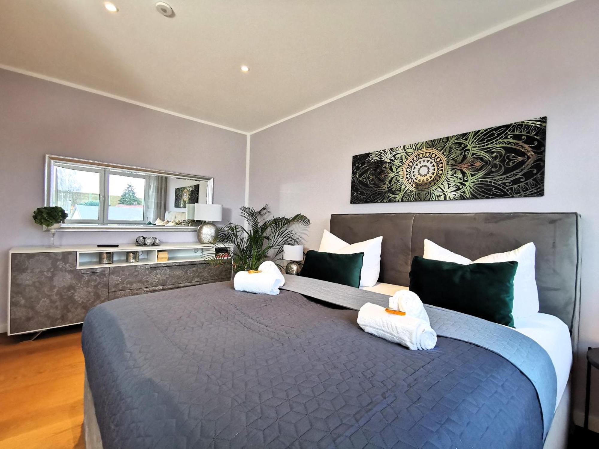 בירקנוורדר Bohnapartments Luxury Villa Berlin - 210Qm - Wintergarten - Kamin - 4 Kostenlose Parkplaetze - 6 Schlafzimmer - Neubau - Luxusausstattung מראה חיצוני תמונה
